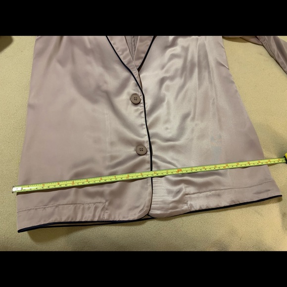 Ecru Studios mauve pink satin blazer with contrasting navy piping, size small - Picture 8 of 10